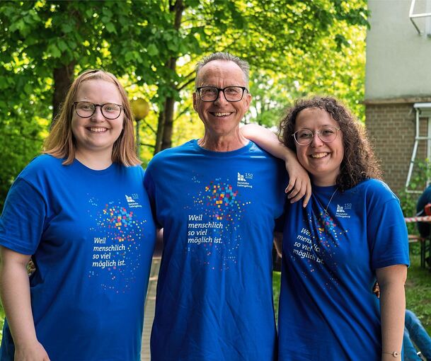 Julia Hassa, Ralf Schinzel und Nadiia Pordko beim 150. Jahresfest der Karls­höhe Ludwigsburg. Wenige Tage davor besuchten sie den Bosch-Standort in Schwieberdingen.