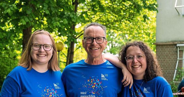 Julia Hassa, Ralf Schinzel und Nadiia Pordko beim 150. Jahresfest der Karls­höhe Ludwigsburg. Wenige Tage davor besuchten sie den Bosch-Standort in Schwieberdingen.