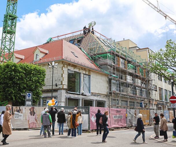 Meilenstein für das Modehaus Oberpaur: Richtfest ist am Neubau in der Körnerstraße gefeiert worden.