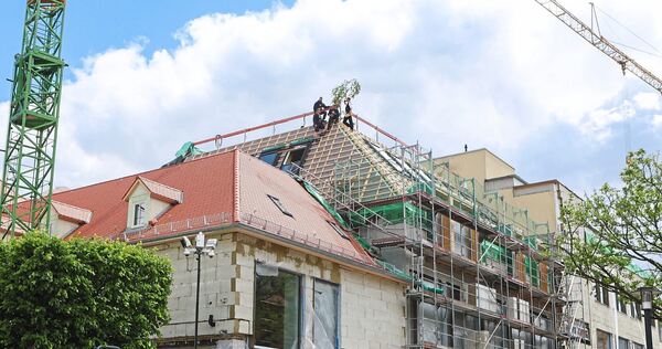 Meilenstein für das Modehaus Oberpaur: Richtfest ist am Neubau in der Körnerstraße gefeiert worden.