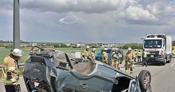 Ford loses rear axle on the A 81 near Korntal