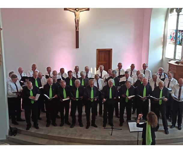 Der Männerchor LS und der Männerchor des Liederkranzes Erligheim sangen auch gemeinsam beim Muttertagskonzert in der evangelisch Der Männerchor LS und der Männerchor des Liederkranzes Erligheim sangen auch gemeinsam beim Muttertagskonzert in der evangelischen Kirche in Kleinsachsenheim.