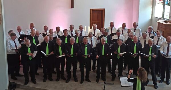 Der Männerchor LS und der Männerchor des Liederkranzes Erligheim sangen auch gemeinsam beim Muttertagskonzert in der evangelischen Kirche in Kleinsachsenheim.