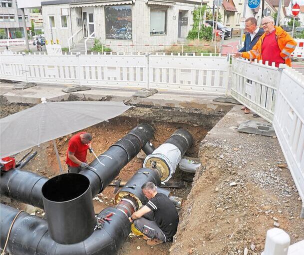 Insbesondere die Kanal- und Leitungsarbeiten gleich beim Viadukt-Durchlass verursachten Verzögerungen im vergangenen Jahr. Demnächst soll an dieser Stelle der Verkehr auf der B27 wieder normal rollen – neue Einschränkungen gibt es dann aber bergabwär