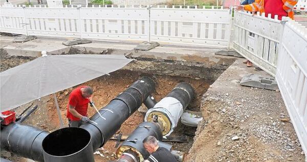 Insbesondere die Kanal- und Leitungsarbeiten gleich beim Viadukt-Durchlass verursachten Verzögerungen im vergangenen Jahr. Demnächst soll an dieser Stelle der Verkehr auf der B27 wieder normal rollen – neue Einschränkungen gibt es dann aber bergabwär