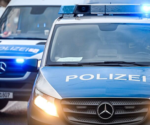 Wer das Ausweichmanöver und die Unfallflucht am Mittwoch beobachtet hat, soll sich bei der Polizei melden.