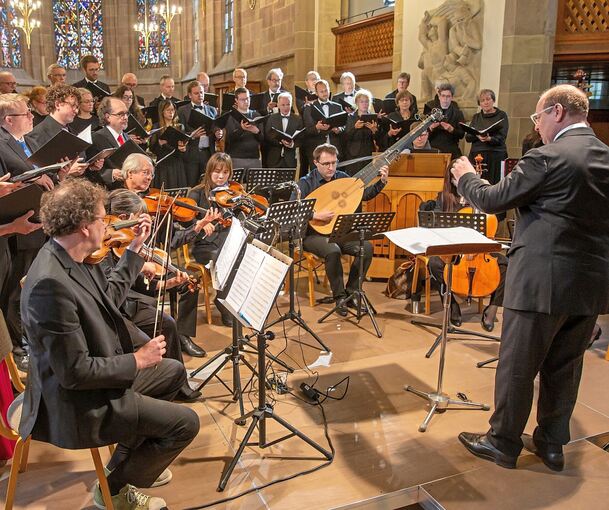 Cantus Stuttgart, Bachorchester Stuttgart und Gesangssolisten unter Jörg-Hannes Hahn in der Cannstatter Stadtkirche.