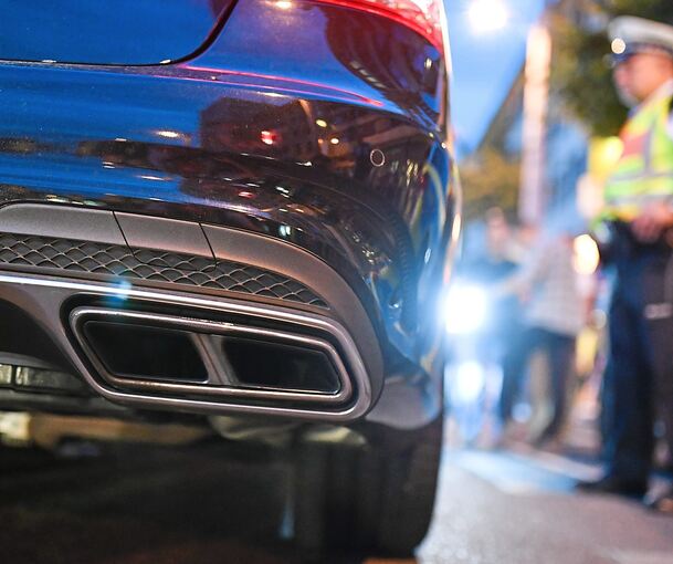 Jetzt geht die Stadt Ludwigsburg gegen die Auto-Poser-Szene vor.