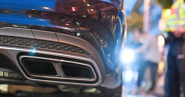 Jetzt geht die Stadt Ludwigsburg gegen die Auto-Poser-Szene vor.