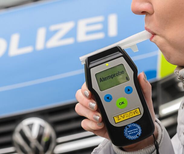 Die Polizei stellte einen Wert von über zwei Promille bei der Dacia-Fahrerin fest. Die Polizei stellte einen Wert von über zwei Promille bei der Dacia-Fahrerin fest.