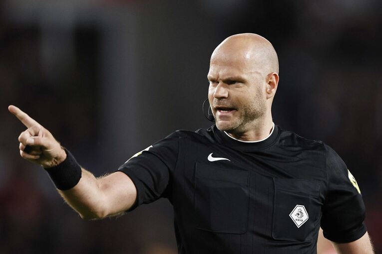 FIFA streicht Schiedsrichter von WM-Liste FIFA streicht Schiedsrichter von WM-Liste