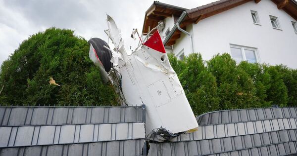 Absturz eines Kleinflugzeuges in ein Wohngebiet