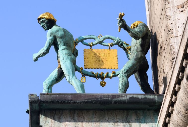 „Leibniz Keks“ am Bahlsen-Stammhaus „Leibniz Keks“ am Bahlsen-Stammhaus