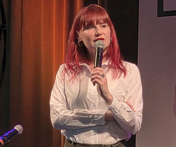 Sarah Straub teilt gerne ihre Erfahrungen.