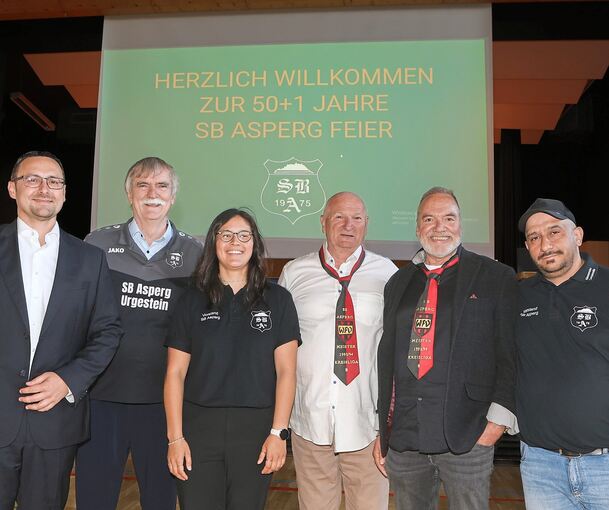 Der Sportbund Asperg feiert 50. Geburtstag mit Bürgermeister Eiberger, Klaus Gailing, Alannah Lindenberger, Heinz Gröger, Klaus Blümich und Alessandro Campanella.