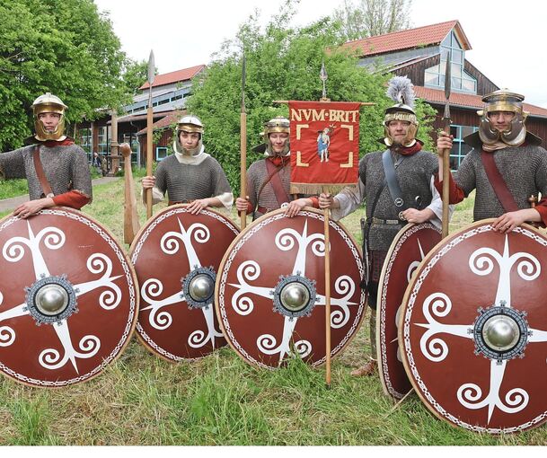 Zu Gast in Walheim: die Gruppe „Numerus Brittonum“ aus Welzheim.