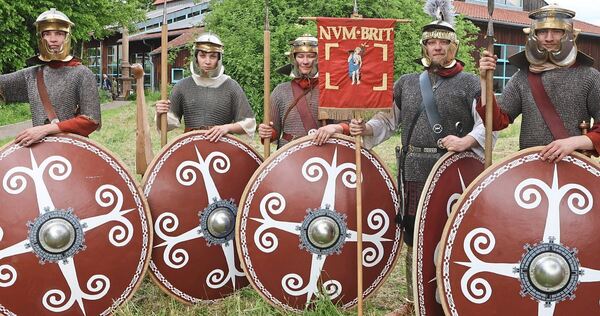 Zu Gast in Walheim: die Gruppe „Numerus Brittonum“ aus Welzheim.