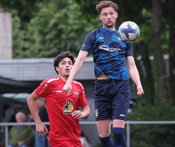 Vier Tore steuert Daniel Divkovic (rechts) beim Kantersieg von Croatia Bietigheim bei.