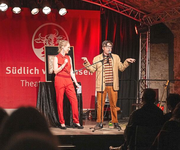 Auf der Maiglöckchen-Talentbühne führten Nadine Schmidt und Alexander Illic durch den Abend.