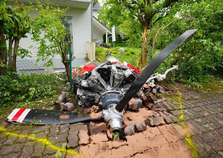 Absturz eines Kleinflugzeuges in ein Wohngebiet
