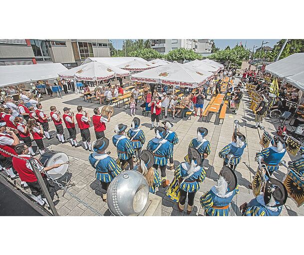 Das Fundament für die Städtepartnerschaft legten der Tammer Musikverein und Corpo Bandistico Comunale „Rossini“ (hier ein Bild des Musikfestes auf dem Rathausplatz in Tamm).