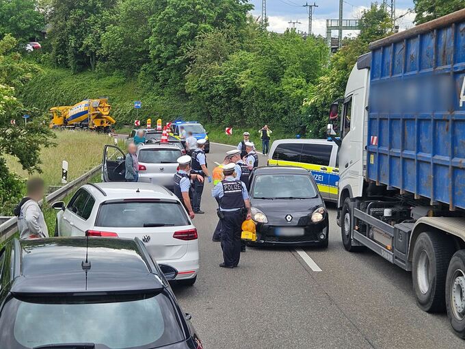 Falschfahrer auf der Bundesstraße 10 unterwegs Falschfahrer auf der Bundesstraße 10 unterwegs