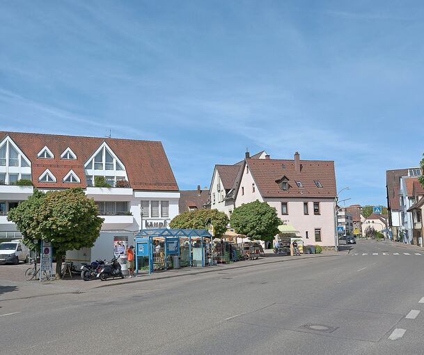 Geht es nach der Stadtverwaltung, soll diese Bushaltestelle in Richtung Wetteplatz verlegt werden (Bildhintergrund).