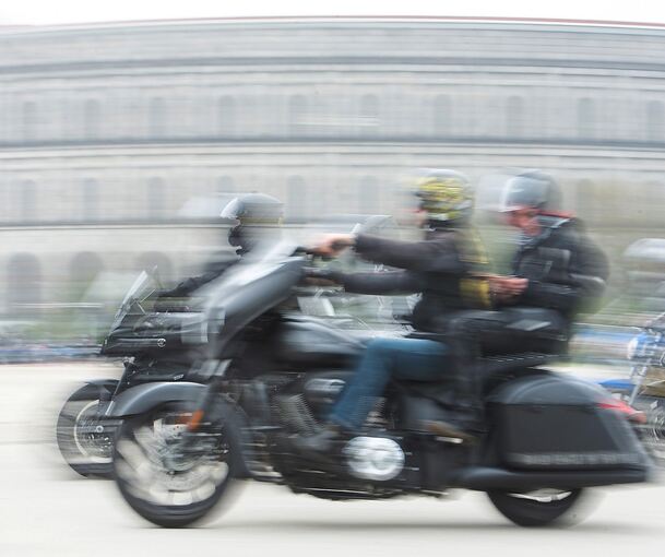 Bei ihrer Motorrad-Kontrollaktion im Mai wurden bisher 500 Personen kontrolliert. Bei ihrer Motorrad-Kontrollaktion im Mai wurden bisher 500 Personen kontrolliert.