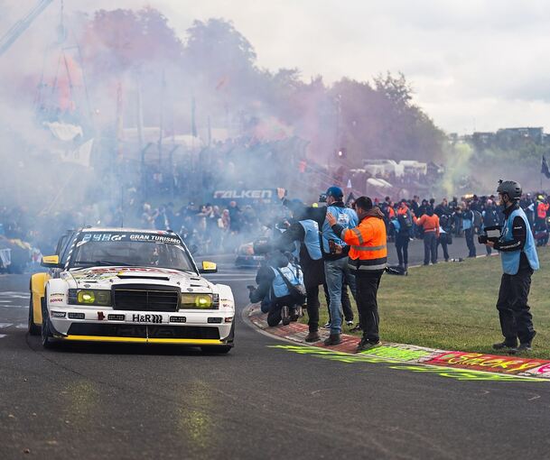 Eines der Rennfahrzeuge aus Affalterbach beim 24-Stunden-Rennen auf dem Nürburgring.