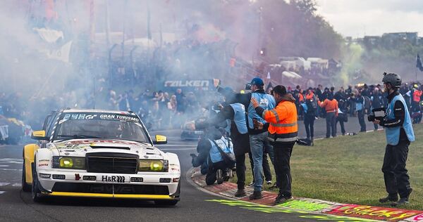 Eines der Rennfahrzeuge aus Affalterbach beim 24-Stunden-Rennen auf dem Nürburgring.