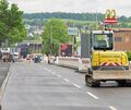 Am Mittwoch waren die Arbeiten und Sperrungen auf Höhe des Aurain noch nicht beendet. Das aber ist Voraussetzung, damit es nach Am Mittwoch waren die Arbeiten und Sperrungen auf Höhe des Aurain noch nicht beendet. Das aber ist Voraussetzung, damit es nach Pfingsten bergabwärts weitergehen kann.