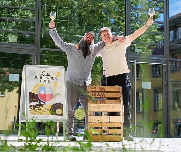 Zweite Auflage für die Scala Sundowner Suite. Gastronom Pascal Fetzer (links) mit DJ Nick Draskowitsch beim Auftakt der Veranstaltungsreihe im Vorjahr.