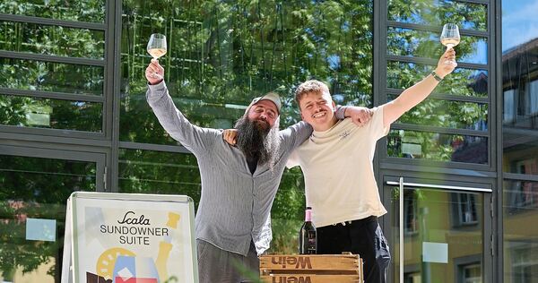Zweite Auflage für die Scala Sundowner Suite. Gastronom Pascal Fetzer (links) mit DJ Nick Draskowitsch beim Auftakt der Veranstaltungsreihe im Vorjahr.