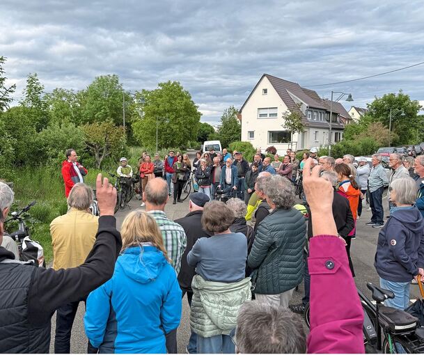 Oberbürgermeister Matthias Knecht sah sich einer großen Zahl von Stadtbahn-Gegnern aus der Weststadt gegenüber.