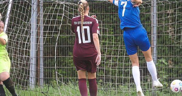 Der Rasenplatz in Ottmarsheim birgt Verletzungsgefahr für die Spielerinnen und Spieler. Der Rasenplatz in Ottmarsheim birgt Verletzungsgefahr für die Spielerinnen und Spieler.