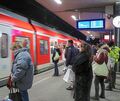 Eine Folge des derzeit ausgedünnten Takts: Die S-Bahnen sind deutlich voller als sonst, vor allem frühmorgens. Eine Folge des derzeit ausgedünnten Takts: Die S-Bahnen sind deutlich voller als sonst, vor allem frühmorgens.
