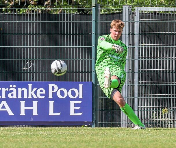 08.Keeper Lukas Röser in Aktion.
