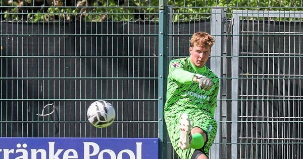 08.Keeper Lukas Röser in Aktion.
