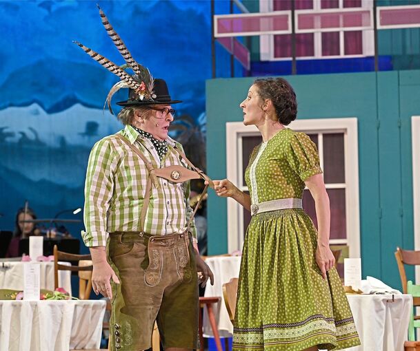 Eine Revueoperette, die gehörig Fahrt aufnimmt: „Im Weißen Rössl“ am Theater Heilbronn.