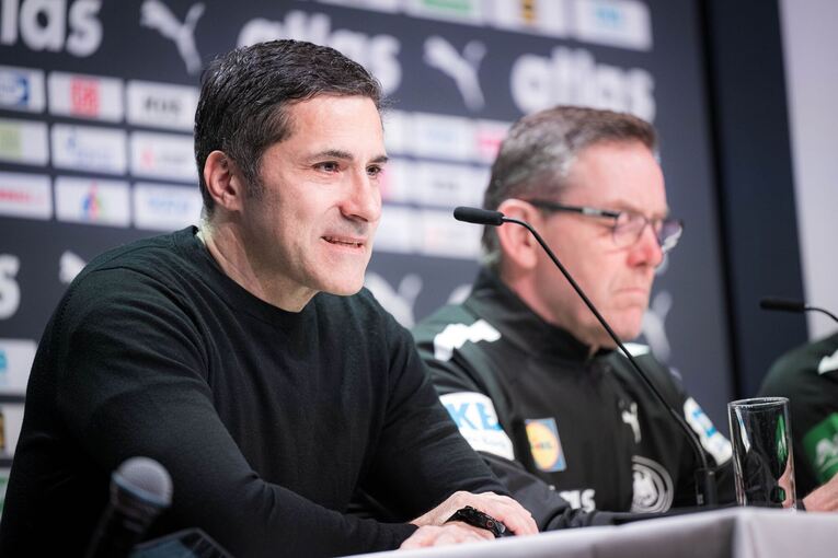 DHB-Sportvorstand Ingo Meckes und Bundestrainer Alfred Gislason