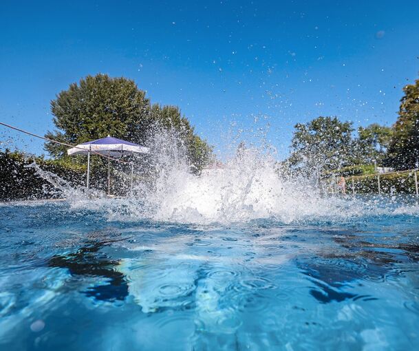 Ohne die Mitarbeiter der Gemeinde wäre Planschen im Eberdinger Freibad wohl nicht möglich.