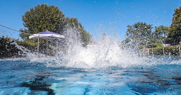 Ohne die Mitarbeiter der Gemeinde wäre Planschen im Eberdinger Freibad wohl nicht möglich.