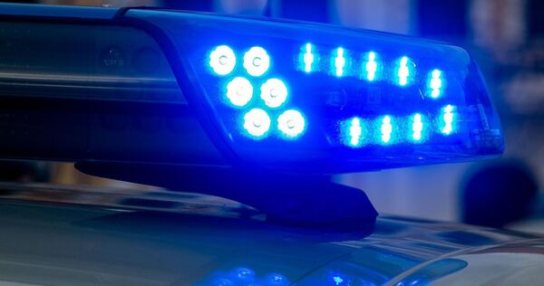 Polizei zieht Frau aus Auto – Verdacht auf Drogen am Steuer
