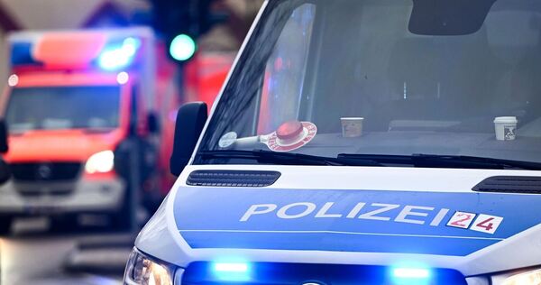 Polizei und Krankenwagen Polizei und Krankenwagen