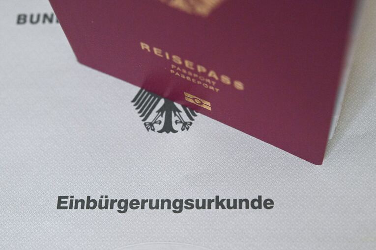 Zahl der Einbürgerungen in NRW erreicht neuen Höchsstand Zahl der Einbürgerungen in NRW erreicht neuen Höchsstand