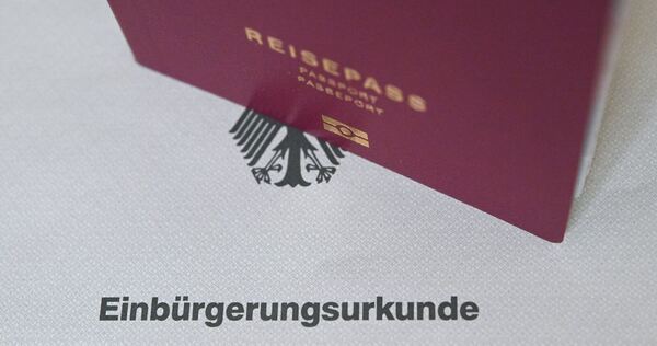 Zahl der Einbürgerungen in NRW erreicht neuen Höchsstand Zahl der Einbürgerungen in NRW erreicht neuen Höchsstand