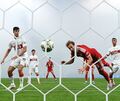 Stich ins VfB-Herz: Harry Kane köpft eiskalt ein, Stuttgarts Andres Chema (links) und Luca Jaquez sind zu weit weg.