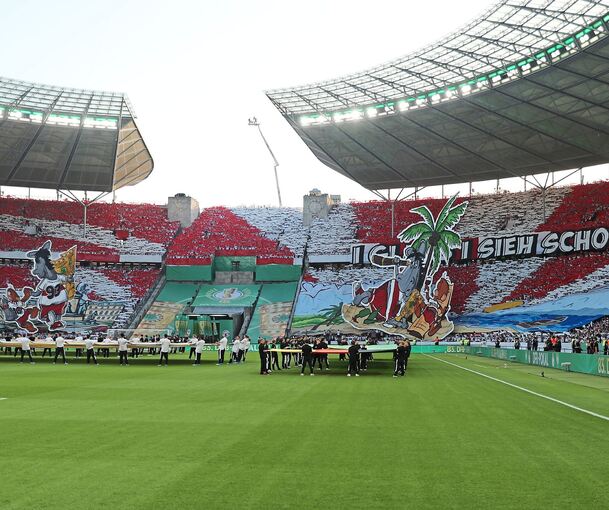 Oben Choreo der Stuttgarter Anhänger.
