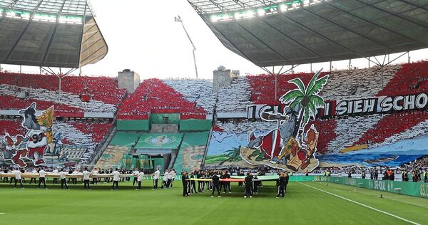 Oben Choreo der Stuttgarter Anhänger. Oben Choreo der Stuttgarter Anhänger.