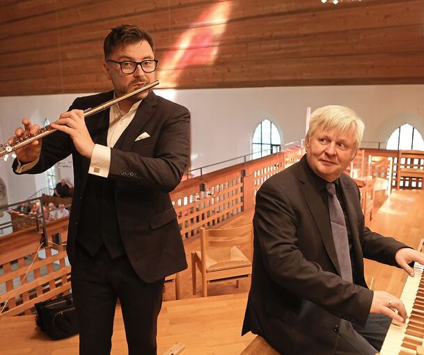 Flötist Lukasz Dlugosz (links) und der Danziger Organist Roman Perucki.